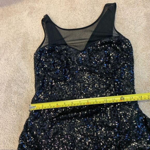 Bebe Black sequin stretchy peplum mini clubwear cocktail dress size medium - Picture 14 of 16